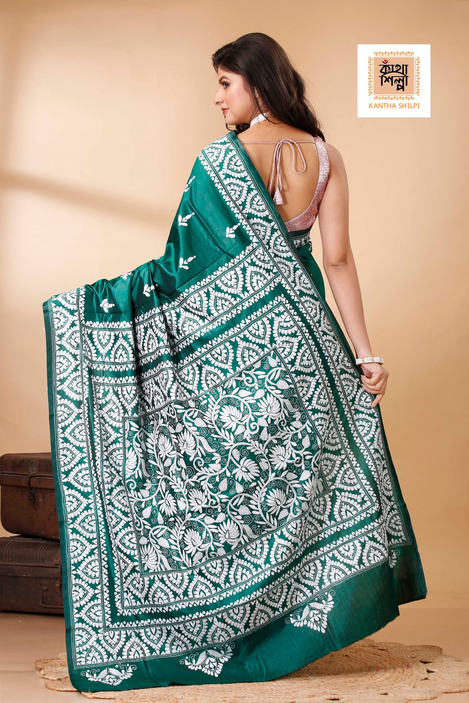 Green Pure Bangalore Silk White Color Thread Work Floral Motif Kantha Stitch Saree